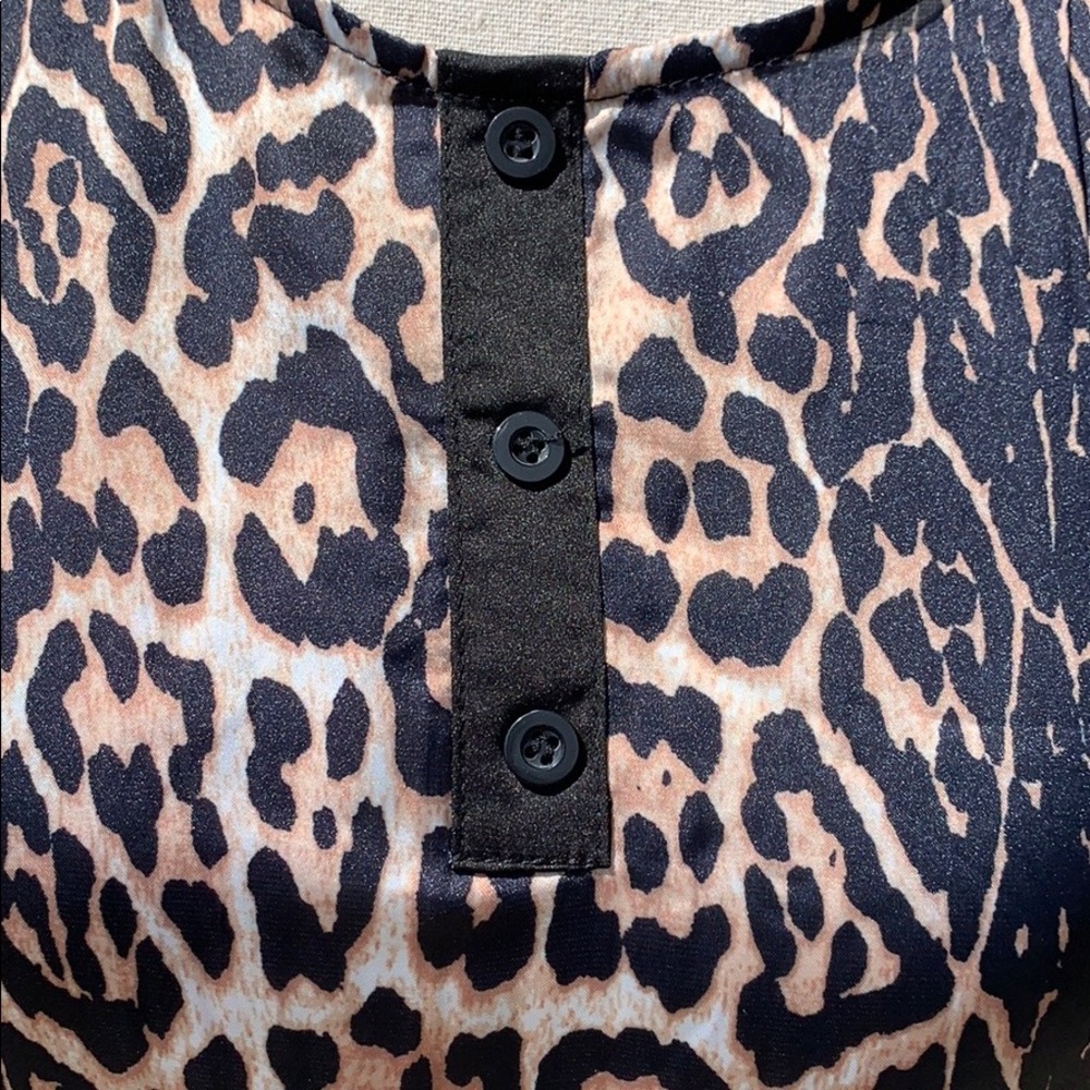 ❌DONATED❌Black Brown Cheetah Print Open Back Detailed Top - Picture 5 of 9